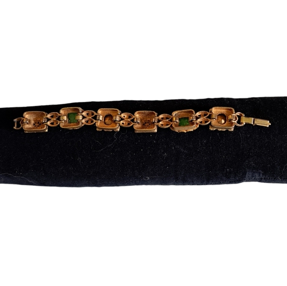 Vintage Victorian Revival Emerald Green Glass Cabochon & Gold Bracelet - Picture 5 of 8